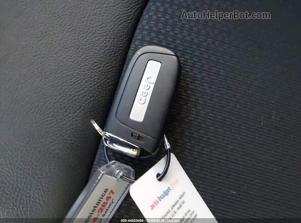 3C4NJDDN9ST612994 2025 JEEP COMPASS Бордовый Вид панели приборов