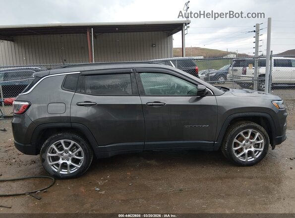 3C4NJDFB3NT180720 2022 JEEP COMPASS Gray Widok wnętrza z tyłu