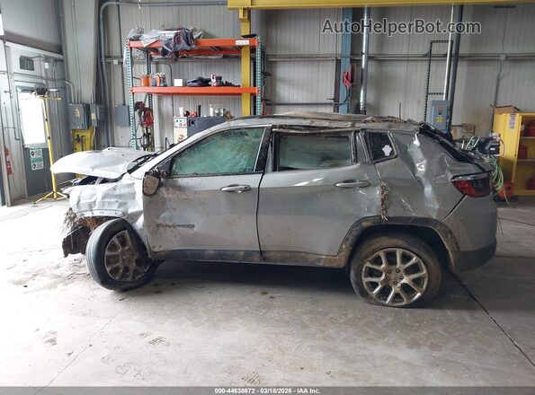 3C4NJDFB6NT101329 2022 JEEP COMPASS Silver Widok zestawu wskaźników