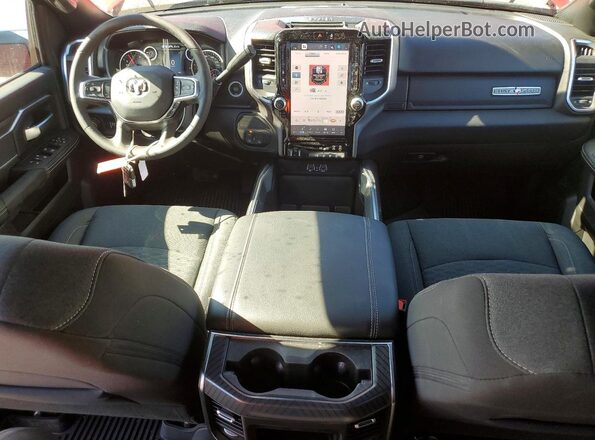 3C63R5DL0TG178566 2026 RAM 2500 Красный Вид панели приборов