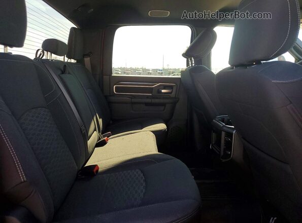 3C63R5DL0TG178566 2026 RAM 2500 Красный Вид задних сидений