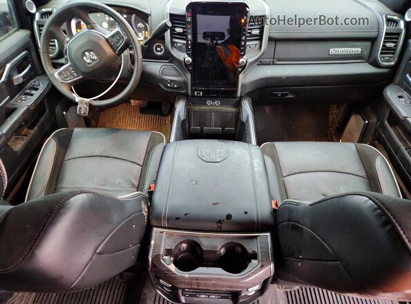 3C63RRJL2SG538642 2025 RAM 3500 White Vista del salpicadero