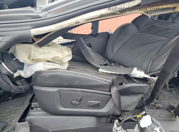 3C63RRML7TG159603 2026 RAM 3500 Gray Widok wnętrza z przodu
