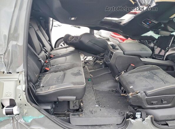 3C63RRML7TG159603 2026 RAM 3500 Gray Widok tylnych siedzeń