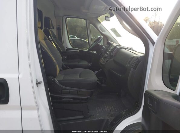 3C6TRVCG2JE117474 2018 RAM PROMASTER 2500 Белый Вид салона спереди