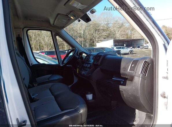 3C6TRVDG2HE537891 2017 RAM PROMASTER 2500 Blue Widok wnętrza z przodu