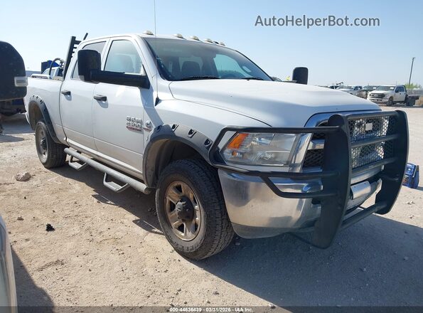 3C6UR5CL7JG302836 2018 RAM 2500 White Delantero derecho