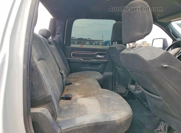 3C6UR5DLXRG244893 2024 RAM 2500 Белый Вид задних сидений