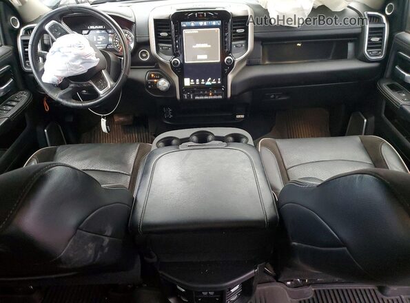 3C6UR5FJXRG134860 2024 RAM 2500 Черный Вид панели приборов