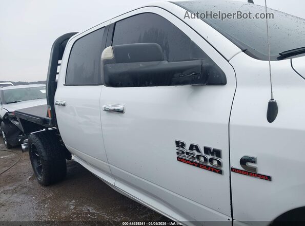 3C6UR5FL8GG375606 2016 RAM 2500 White Vista interior trasera