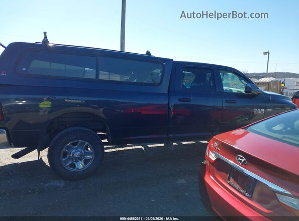 3C6UR5HJ3HG517065 2017 RAM 2500 Черный Вид задней части салона