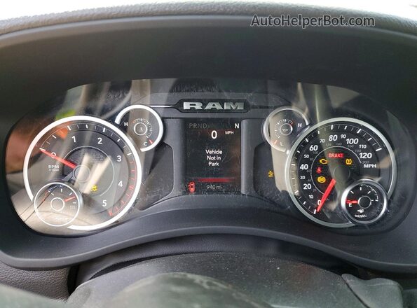 3C6UR5HLXTG214746 2026 RAM 2500 Серебряный Вид щитка приборов