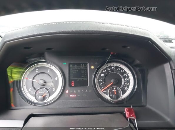 3C6UR5NL4HG517856 2017 RAM 2500 Красный Вид задних сидений
