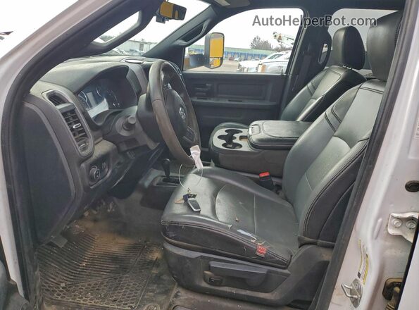 3C7WRTCJ9MG593531 2021 RAM 3500 White Widok wnętrza z przodu
