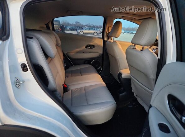 3CZRU5H76MM704033 2021 HONDA HR-V White Rear interior view