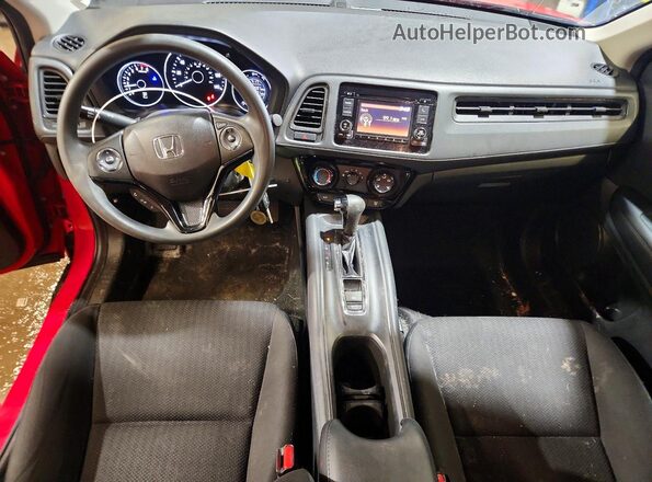 3CZRU6H38JG710946 2018 HONDA HR-V Красный Вид панели приборов