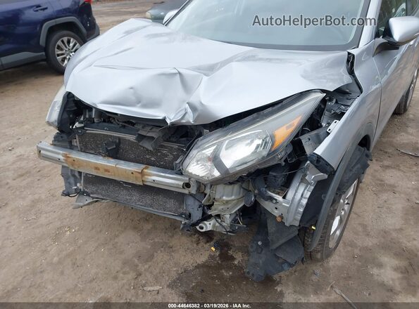 3CZRU6H74HM711722 2017 HONDA HR-V Silver Widok z przodu