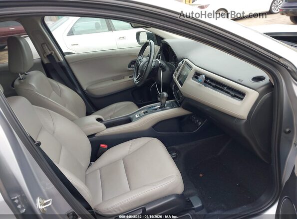 3CZRU6H74HM711722 2017 HONDA HR-V Silver Widok wnętrza z przodu