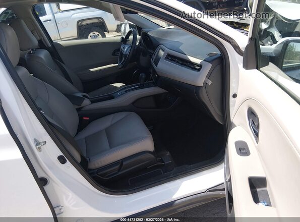 3CZRU6H76HM711138 2017 HONDA HR-V White Սալոնի դիմացի տեսք