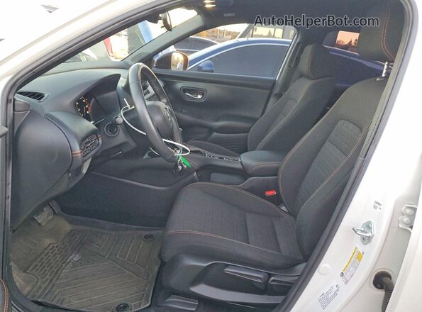 3CZRZ1H57RM747568 2024 HONDA HR-V Белый Вид салона спереди