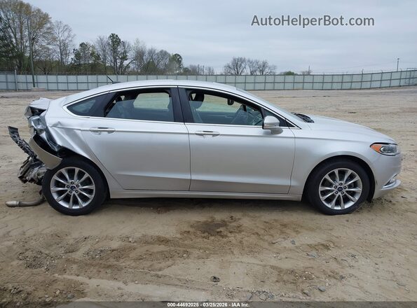 3FA6P0HD7HR283009 2017 FORD FUSION Серебряный Вид задней части салона