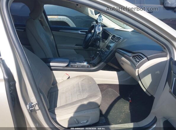 3FA6P0HD7JR255331 2018 FORD FUSION Золотой Вид салона спереди