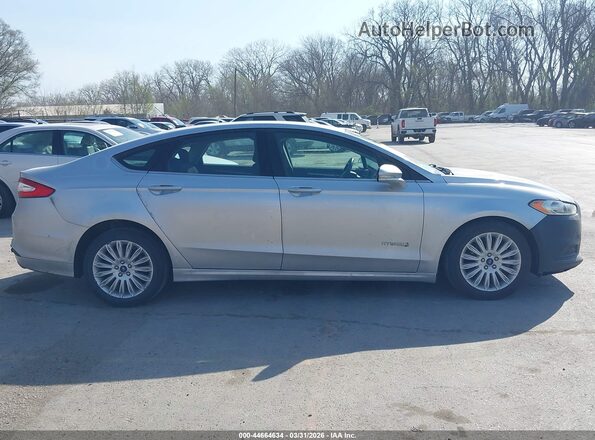 3FA6P0LU0GR172548 2016 FORD FUSION HYBRID Серебряный Вид задней части салона