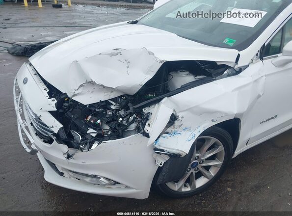 3FA6P0LU3HR304011 2017 FORD FUSION HYBRID Белый Вид спереди