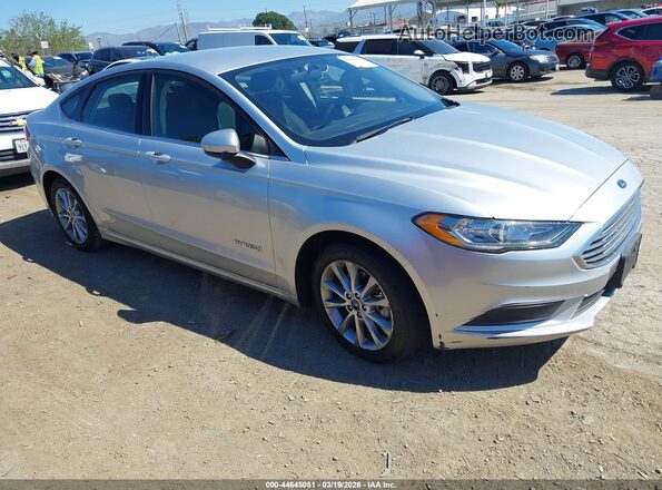 3FA6P0LU6HR379446 2017 FORD FUSION HYBRID Серебряный Передняя правая четверть
