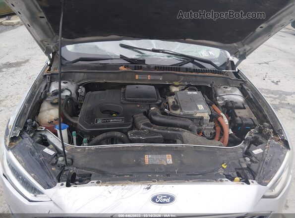 3FA6P0LU7HR307509 2017 FORD FUSION HYBRID Серебряный Вид сзади
