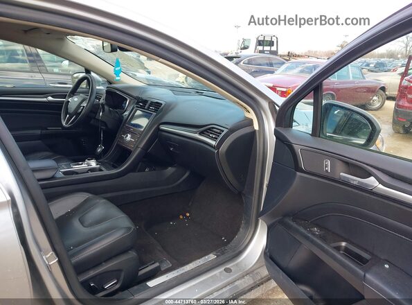 3FA6P0RU6LR139765 2020 FORD FUSION HYBRID Silver Սալոնի դիմացի տեսք