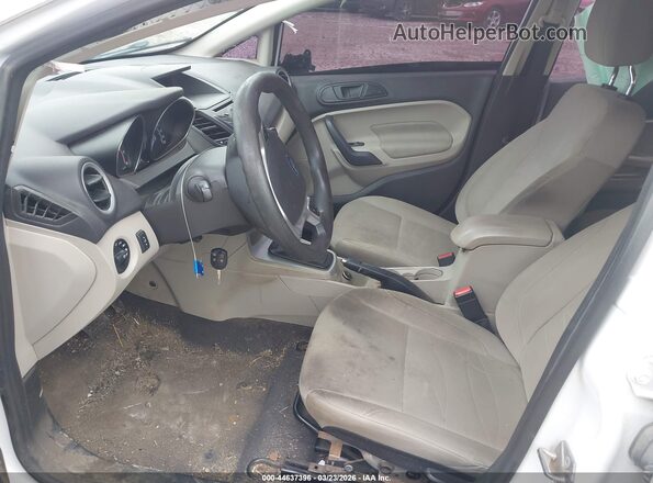 3FADP4BJ0KM137973 2019 FORD FIESTA Белый Вид салона спереди