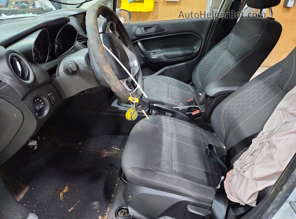 3FADP4BJ3KM105941 2019 FORD FIESTA White Вид салону спереду
