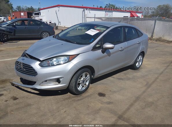 3FADP4BJ7HM137073 2017 FORD FIESTA Silver Przód lewy