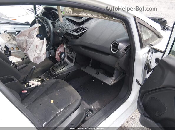 3FADP4BJ7JM128251 2018 FORD FIESTA Белый Вид салона спереди