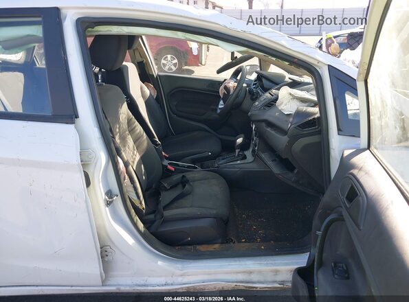 3FADP4BJ8JM101267 2018 FORD FIESTA Белый Вид салона спереди