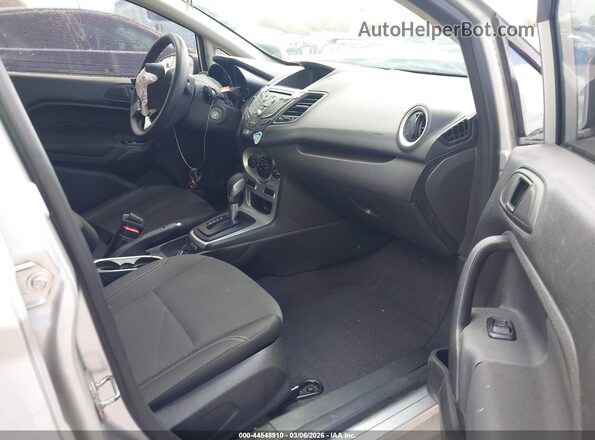 3FADP4BJ8KM137879 2019 FORD FIESTA Silver Вид салону спереду