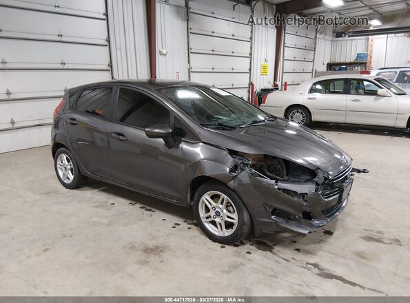 3FADP4EJ0JM142956 2018 FORD FIESTA Серебряный Передняя правая четверть