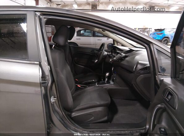 3FADP4EJ0JM142956 2018 FORD FIESTA Серебряный Вид салона спереди