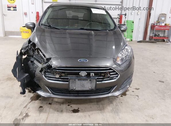3FADP4EJ0JM142956 2018 FORD FIESTA Серебряный Вид спереди