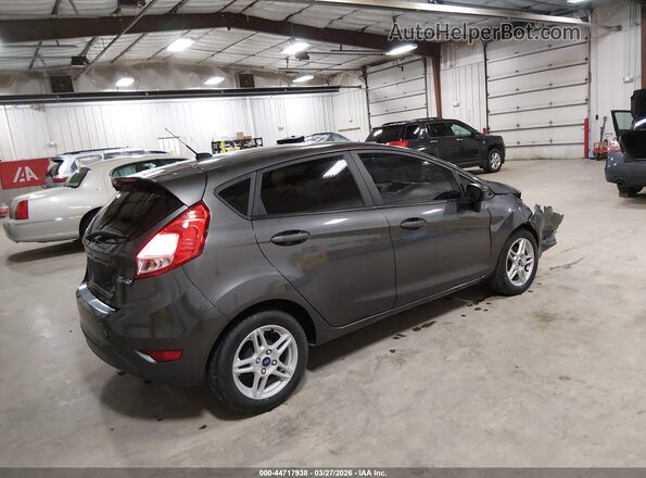 3FADP4EJ0JM142956 2018 FORD FIESTA Серебряный Задняя правая четверть