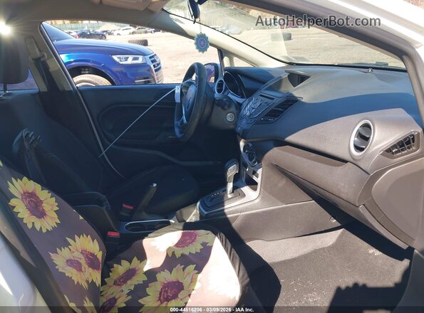 3FADP4EJ2KM144466 2019 FORD FIESTA Белый Вид салона спереди
