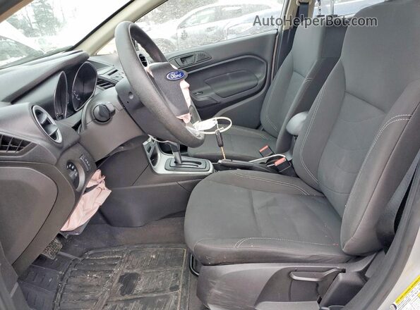 3FADP4EJ8JM110594 2018 FORD FIESTA Серебряный Вид салона спереди