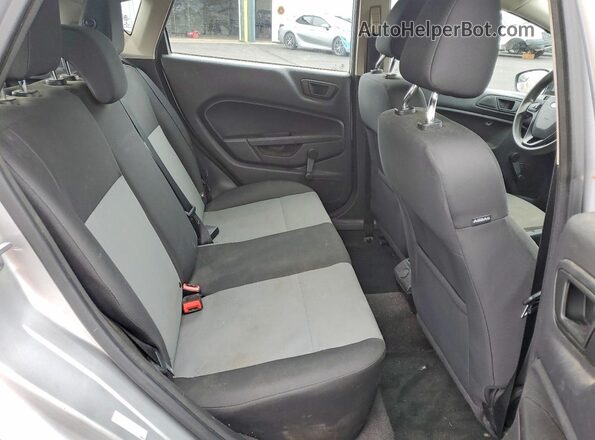 3FADP4TJ6GM105678 2016 FORD FIESTA Серебряный Вид задних сидений