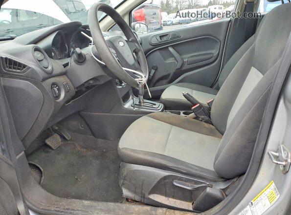 3FADP4TJ6GM105678 2016 FORD FIESTA Серебряный Вид салона спереди