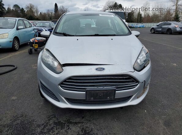 3FADP4TJ6GM105678 2016 FORD FIESTA Серебряный Вид спереди