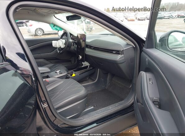3FMTK1R45RMA16476 2024 FORD MUSTANG MACH-E Черный Вид салона спереди