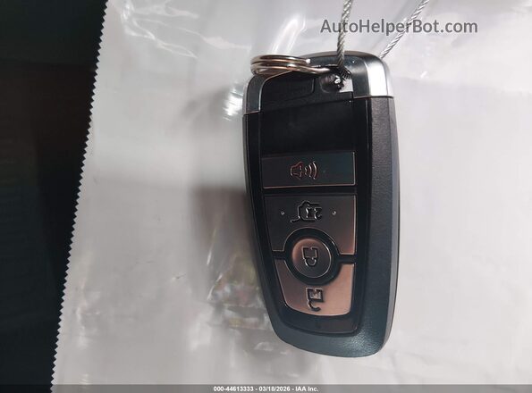 3FMTK1R49RMA29442 2024 FORD MUSTANG MACH-E Красный Вид панели приборов