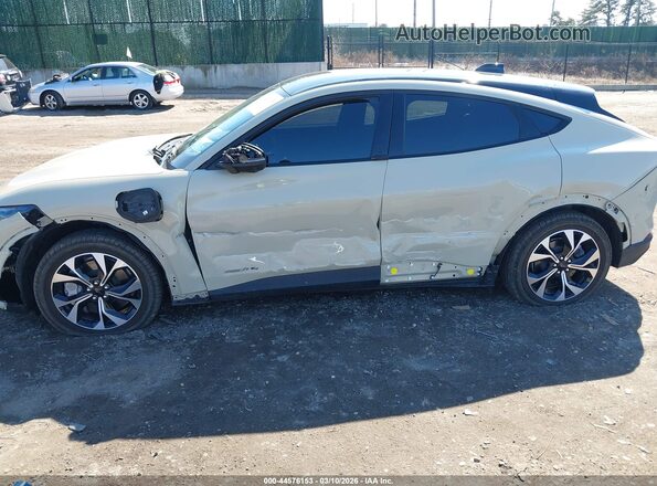 3FMTK1S53SMA02794 2025 FORD MUSTANG MACH-E Бежевый Панорамный вид салона 360°