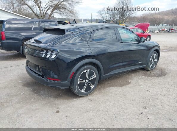 3FMTK1SS6MMA54817 2021 FORD MUSTANG MACH-E Черный Задняя правая четверть